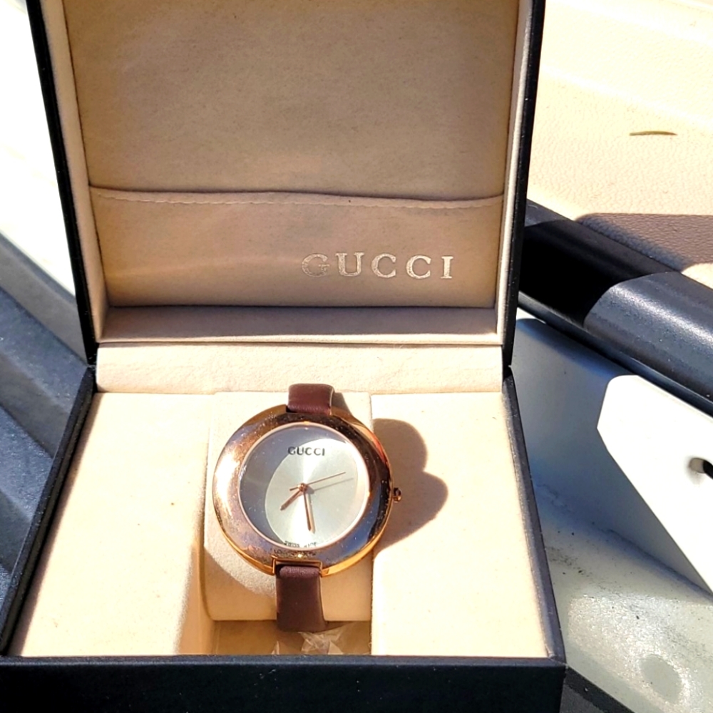 Womens gucci watch IN BOX